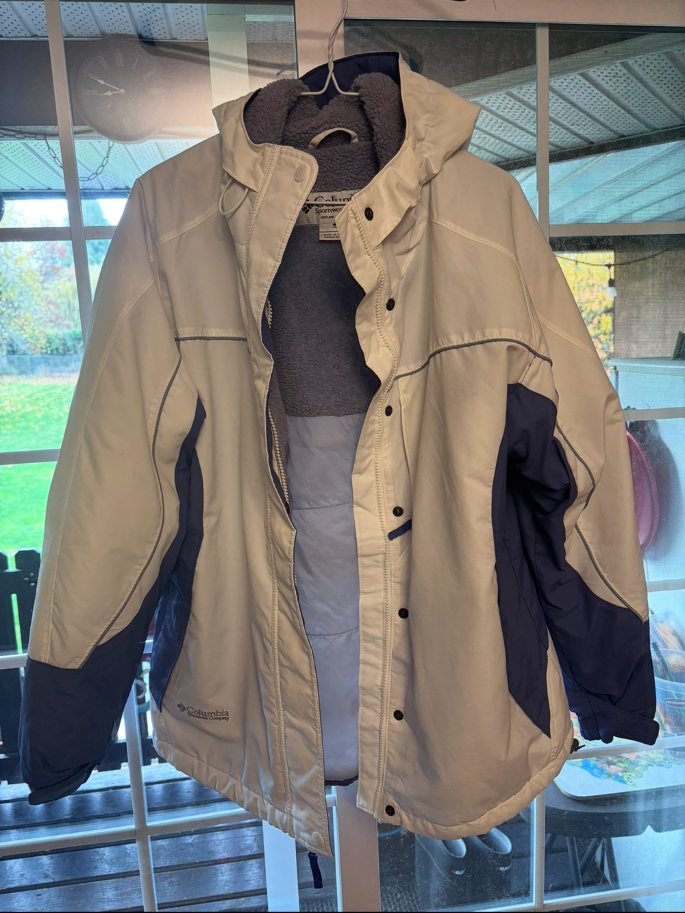 Columbia Two-Tone Ski Jacket in White & Navy